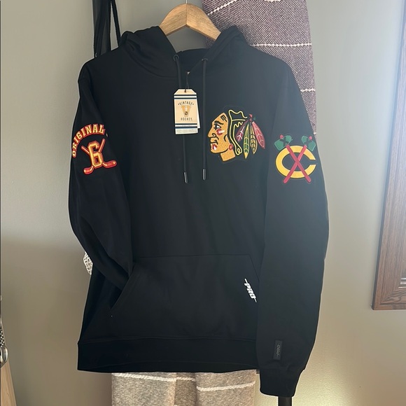 NWT - Black Chicago Blackhawks Hoodie - Picture 1 of 6